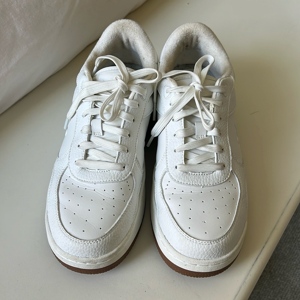 Alo yoga sneaker, white, women’s size 7.5